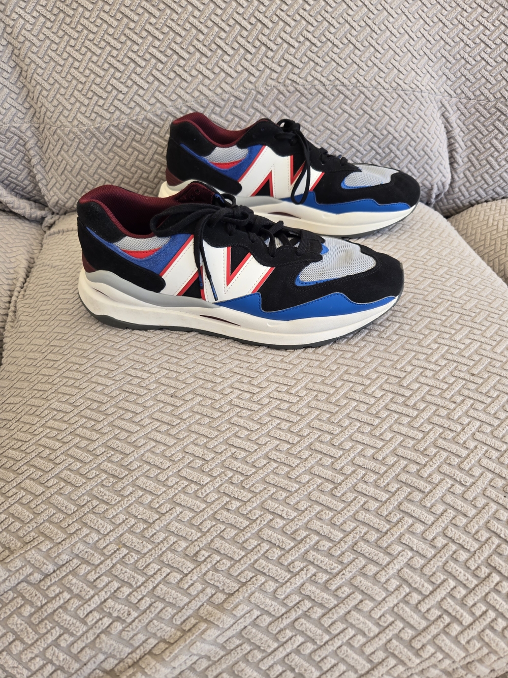 New Balance Men's Blue/Black/White Athletic Sneakers